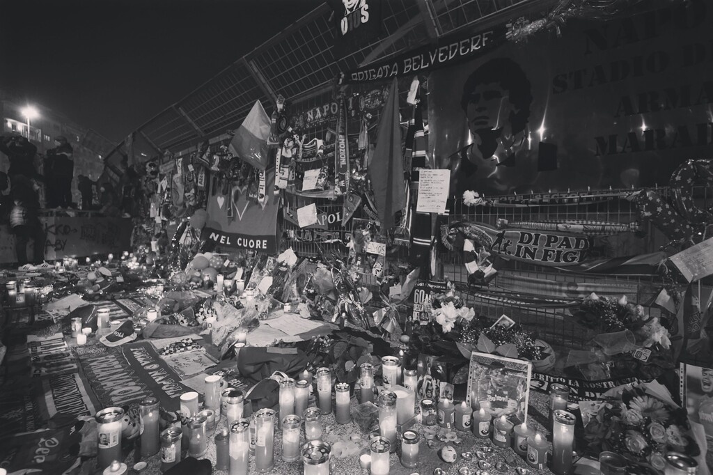 Ντιέγκο Μαραντόνα: Η φανέλα της Νάπολι προς τιμήν του που θυμίζει Αργεντινή! (photos)