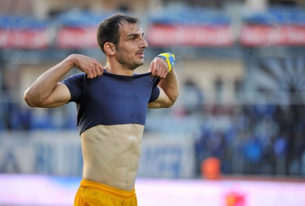 Έστειλε την μπάλα στα... περιστέρια - Το σουτ του Έλληνα παίκτη που έγινε viral (video+photos)