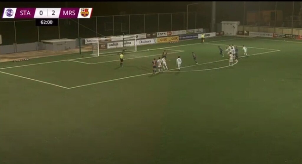 Απίστευτο και όμως αληθινό: Έπεσε το ρεύμα στο γήπεδο την ώρα που εκτελούταν πέναλτι (video)