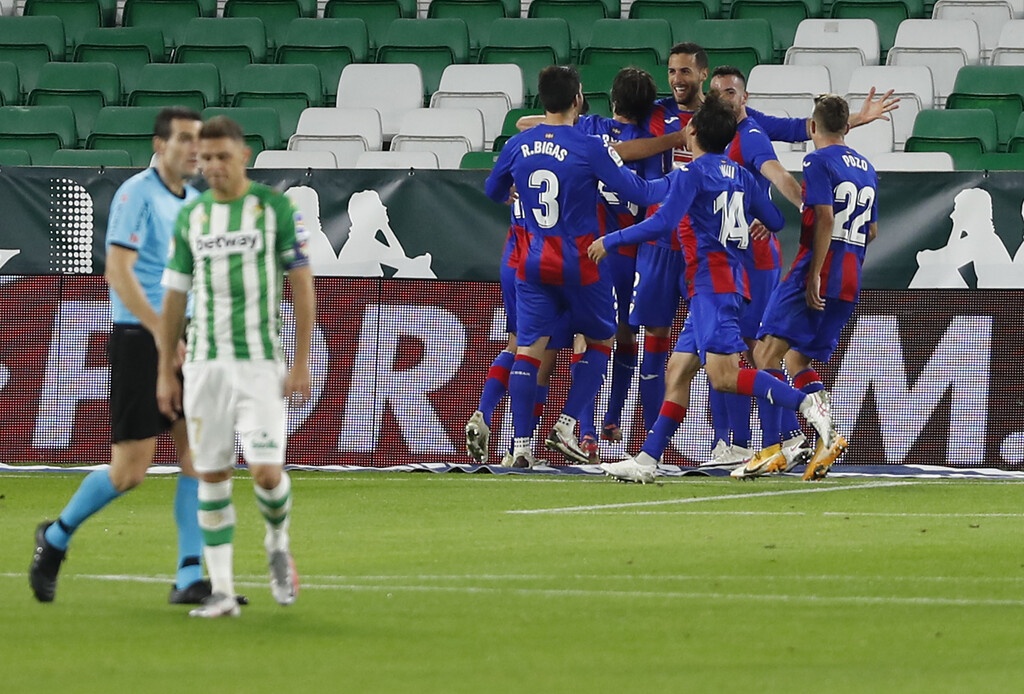 La Liga: Η Εϊμπάρ εκτέλεσε την Μπέτις στη Σεβίλλη! (video+photos)