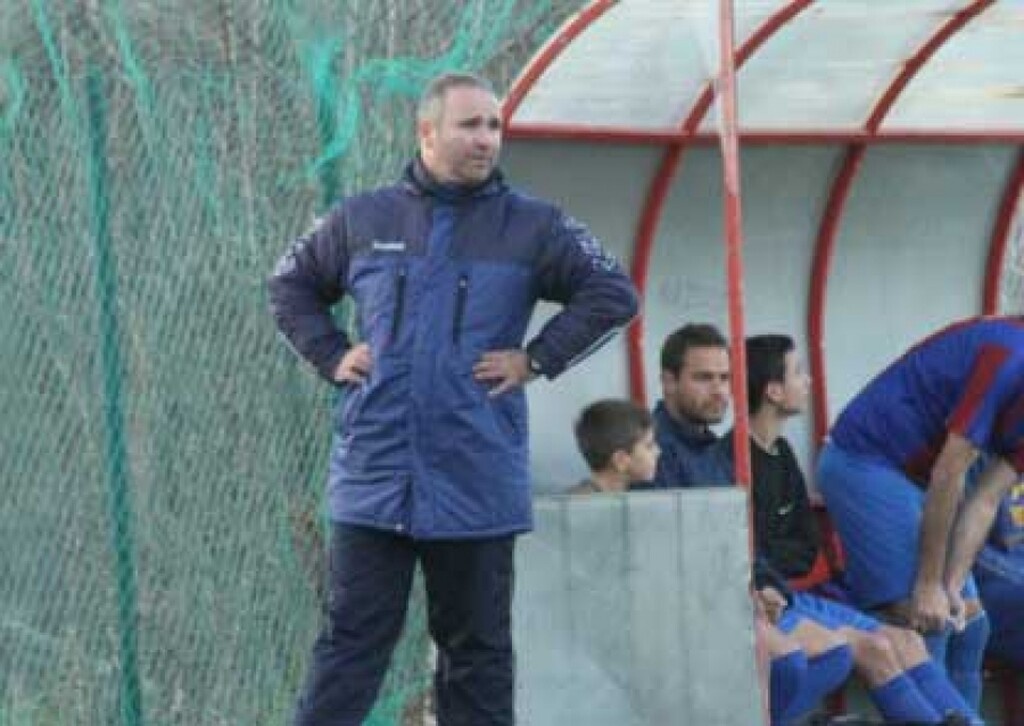 Σοκ: Πέθανε γνωστός Έλληνας προπονητής (photos)