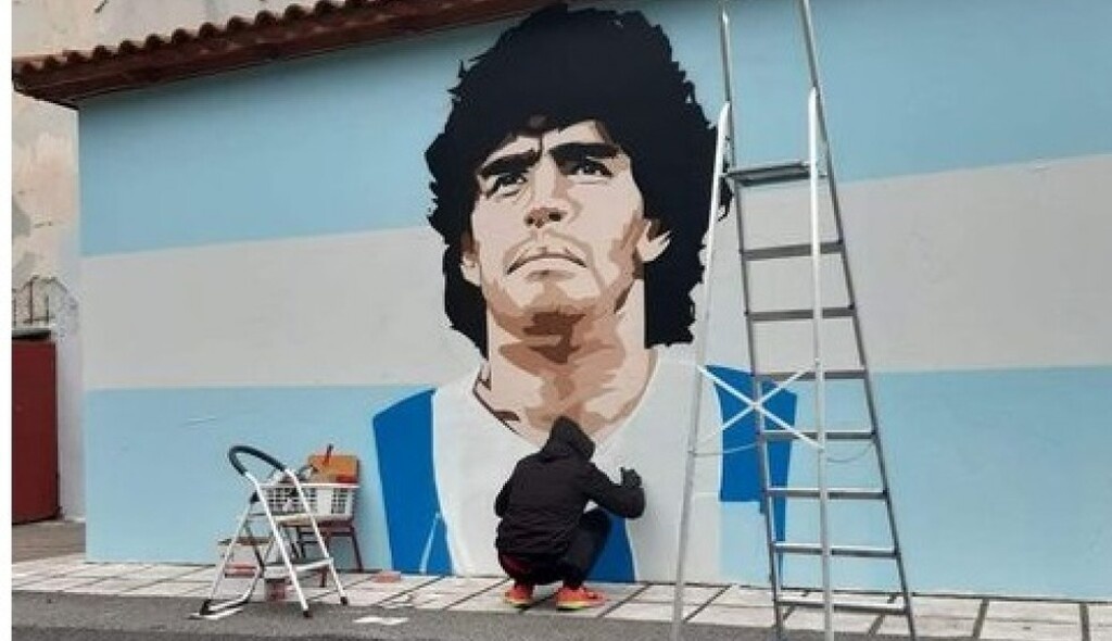 Ντιέγκο Μαραντόνα: Το καλύτερο γκράφιτι του «Θεού» βρίσκεται στην Ελλάδα (photos)