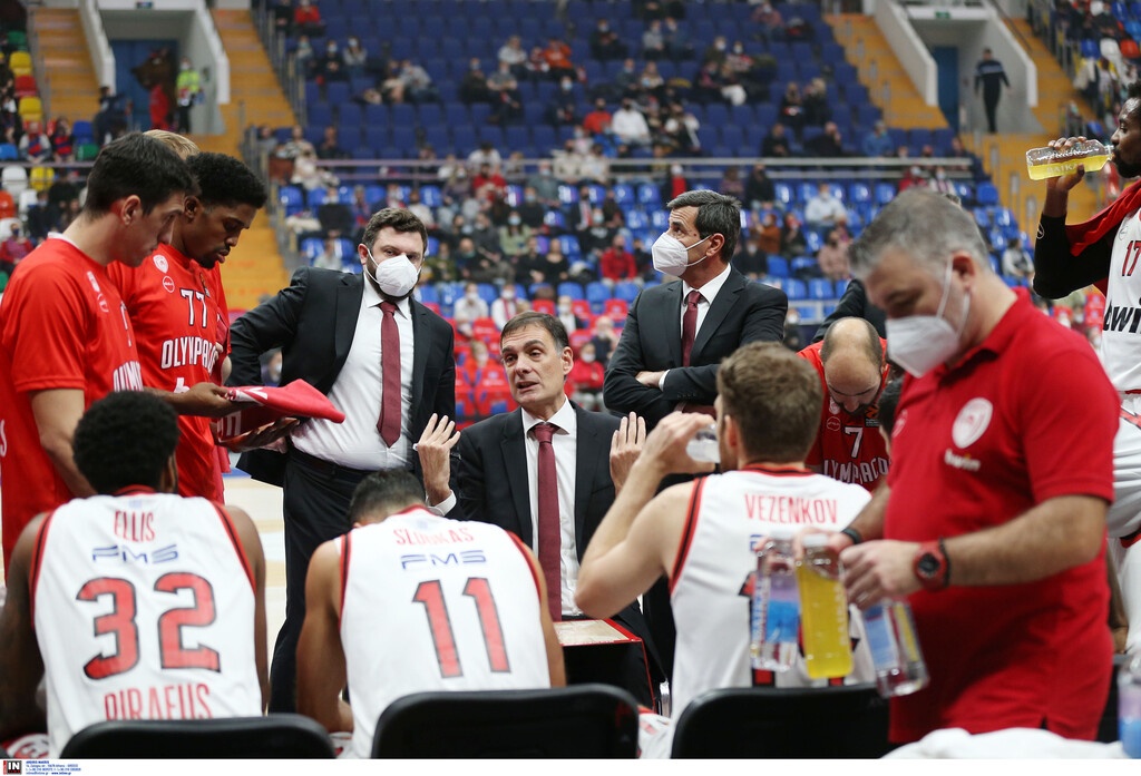 ΤΣΣΚΑ Μόσχας-Ολυμπιακός: Χαμός με Μπαρτζώκα, «άντε γαμ...ου» στους διαιτητές και αποβολή (video)