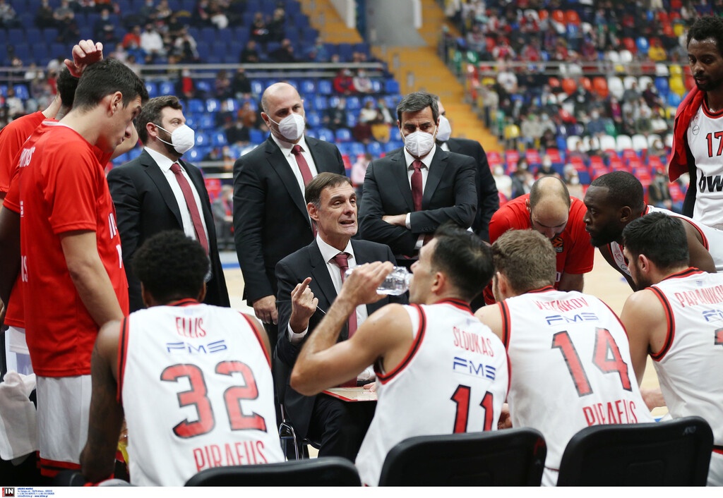 ΤΣΣΚΑ Μόσχας-Ολυμπιακός: Χαμός με Μπαρτζώκα, «άντε γαμ...ου» στους διαιτητές και αποβολή (video)