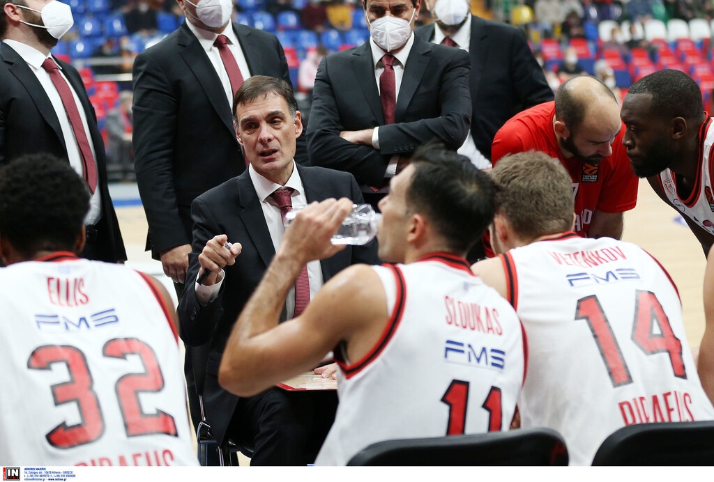 ΤΣΣΚΑ Μόσχας-Ολυμπιακός: Χαμός με Μπαρτζώκα, «άντε γαμ...ου» στους διαιτητές και αποβολή (video)