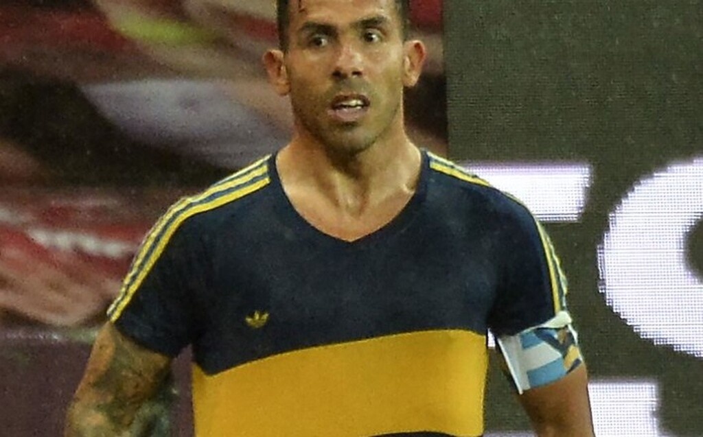 Ντιέγκο Μαραντόνα: Σκόραρε με τη φανέλα του «Θεού» ο Τέβες (video+photos)