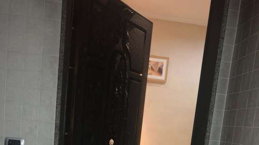 Αδιανόητο: Προσπάθησαν να κάψουν σπίτι ποδοσφαιριστή με την οικογένειά του μέσα (photos+video)