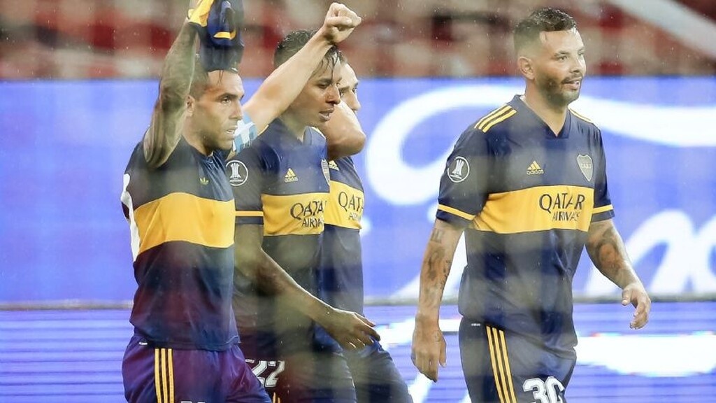 Ντιέγκο Μαραντόνα: Σκόραρε με τη φανέλα του «Θεού» ο Τέβες (video+photos)