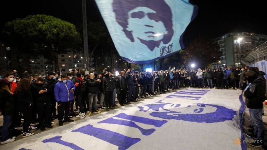 Δεν είναι μόνο στην Αργεντινή ή τη Νάπολι συγκλονισμένοι με τον θάνατο του Μαραντόνα!