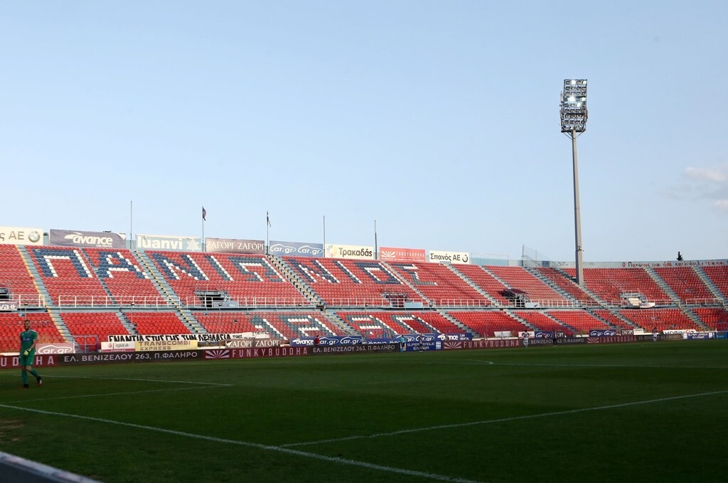 Ντου οπαδών στην προπόνηση του ΝΠΣ Βόλος στη Νέα Σμύρνη!