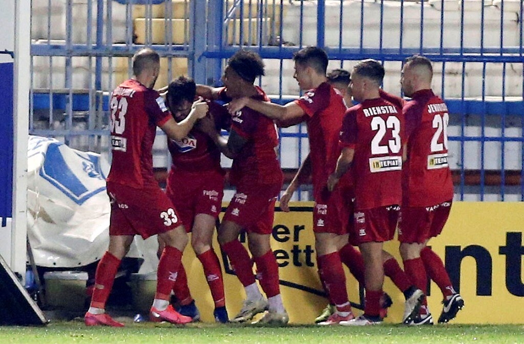 Ντου οπαδών στην προπόνηση του ΝΠΣ Βόλος στη Νέα Σμύρνη!