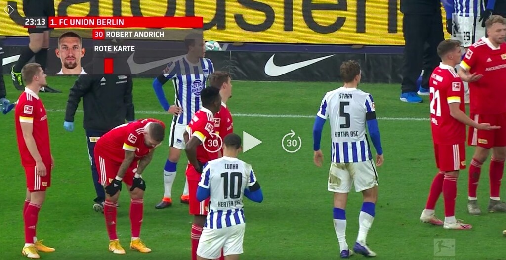 Μαρκάρισμα που κόβει την ανάσα - Κλωτσιά στην... καρωτίδα (photos)