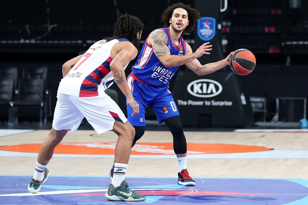 Αναντολού Εφές-Μπασκόνια 59-77: Σαρωτική υπεροχή με Πίτερς