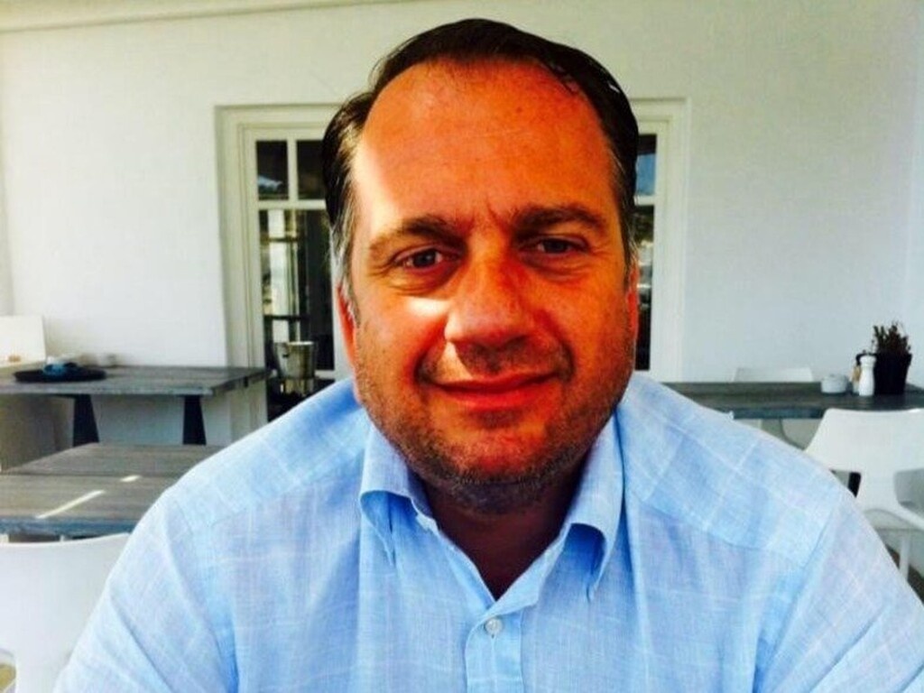 ΣΟΚ στη Μύκονο: Πέθανε 48χρονος στο στάδιο του νησιου (photos)