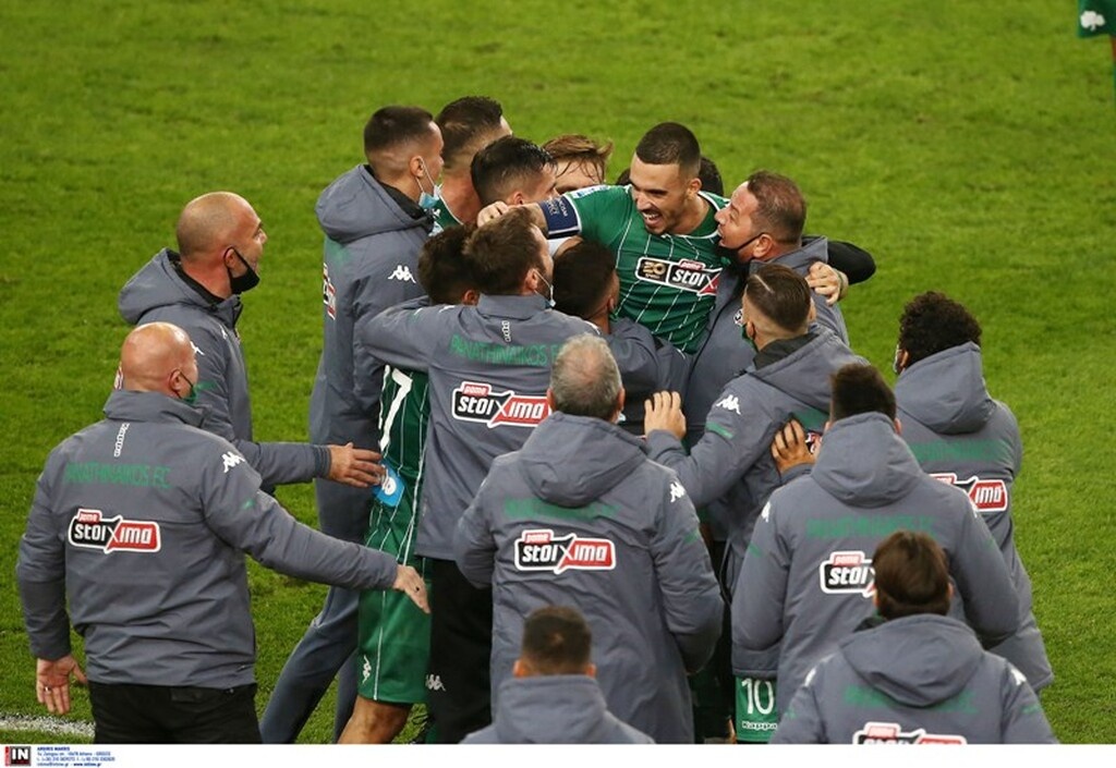 Παναθηναϊκός:  Η χαρά των παικτών, το… δώρο του Μπόλονι, το καμπανάκι από τους παλιούς στο ημίχρονο!