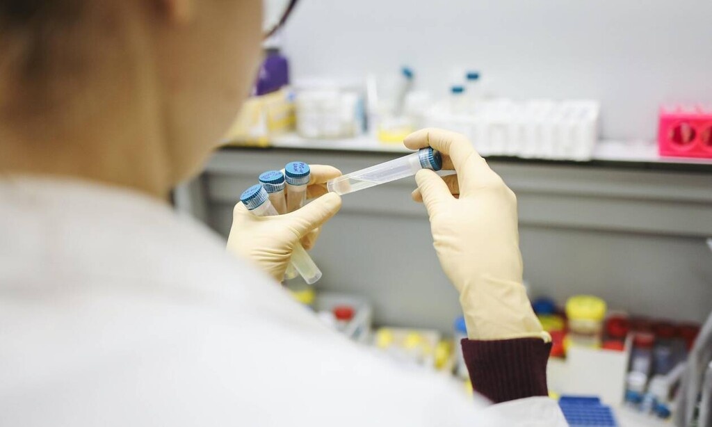 Κρούσματα σήμερα: 1.251 νέα ανακοίνωσε ο ΕΟΔΥ - 89 θάνατοι σε 24 ώρες, 600 οι διασωληνωμένοι