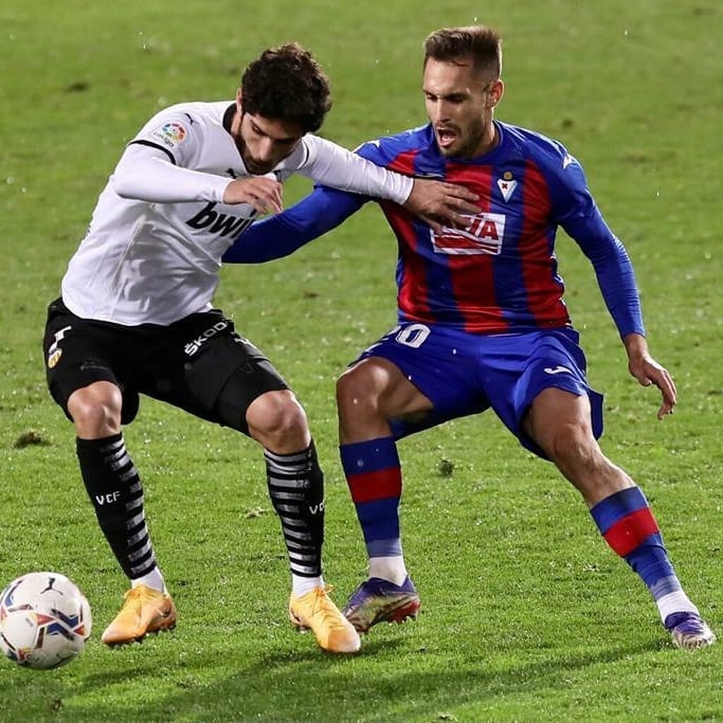 La Liga: Η Βαλένθια δέχθηκε μπλόκο κι από την Εϊμπάρ (video+photos)