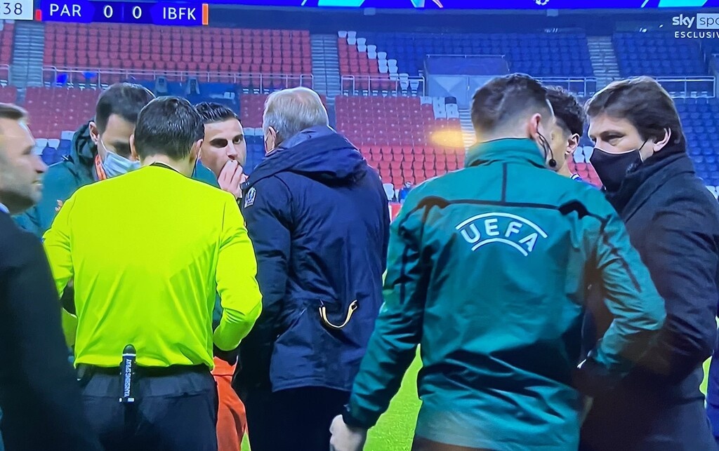 Champions League: Χαμός στο Παρί-Μπασακσεχίρ, έφυγαν οι Τούρκοι λόγω ρατσιστικής επίθεσης