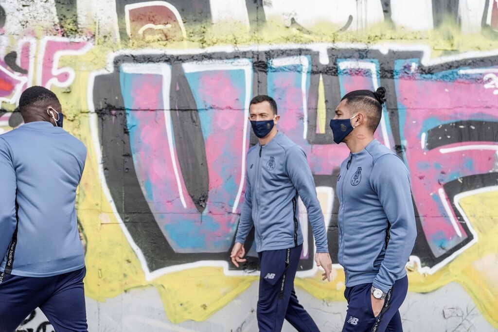 Ολυμπιακός-Πόρτο: Η βόλτα των «δράκων» στην Αθήνα (photos+video)