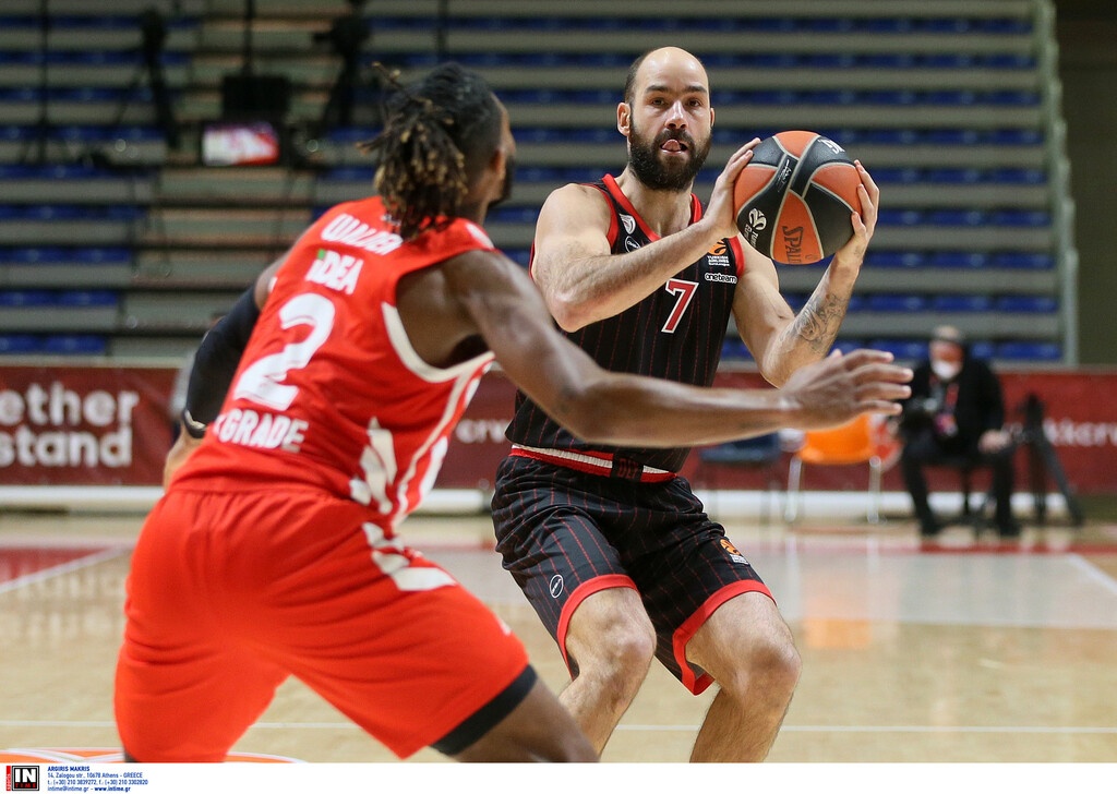 Ερυθρός Αστέρας - Ολυμπιακός: Το ιστορικό καλάθι του Σπανούλη (video)