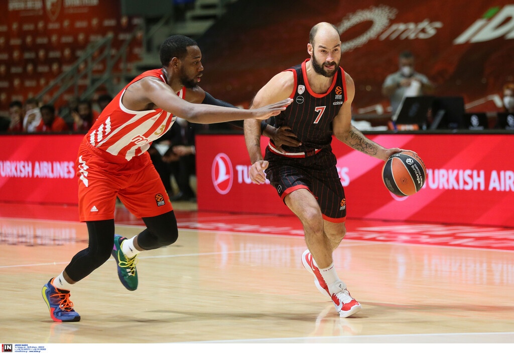 Ερυθρός Αστέρας - Ολυμπιακός: Το ιστορικό καλάθι του Σπανούλη (video)