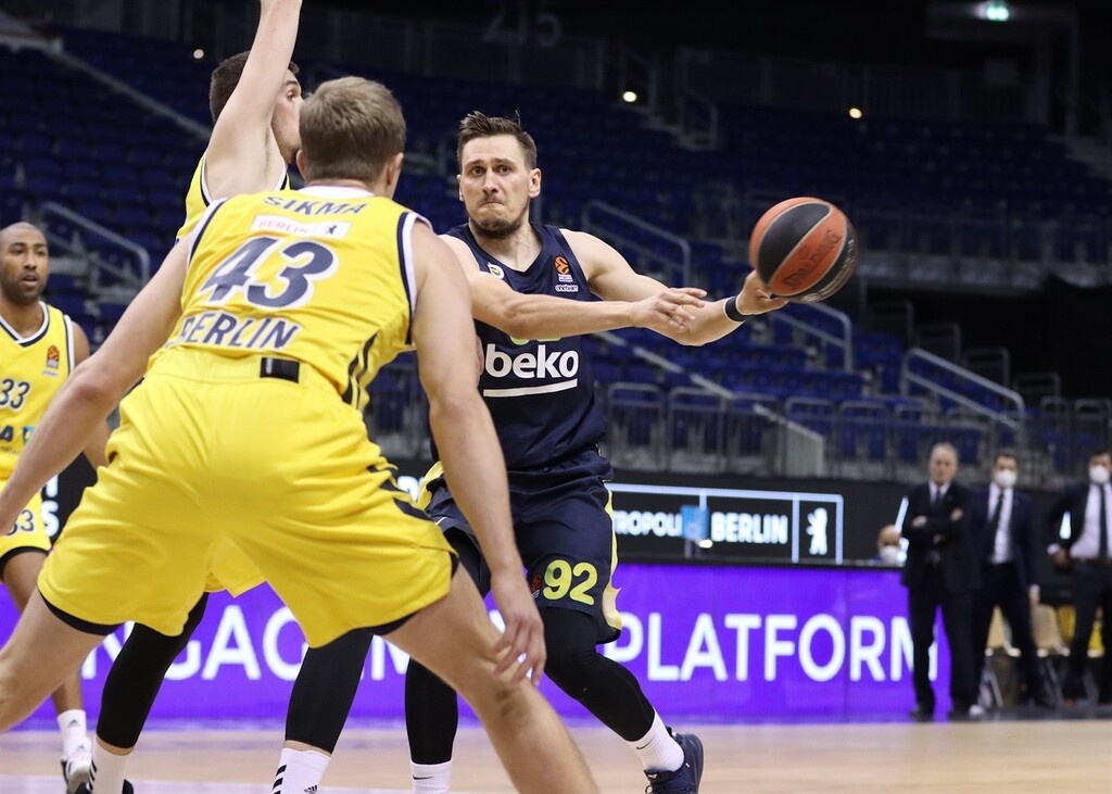 Άλμπα Βερολίνου-Φενέρμπαχτσε 89-63: Σαρωτική υπεροχή!