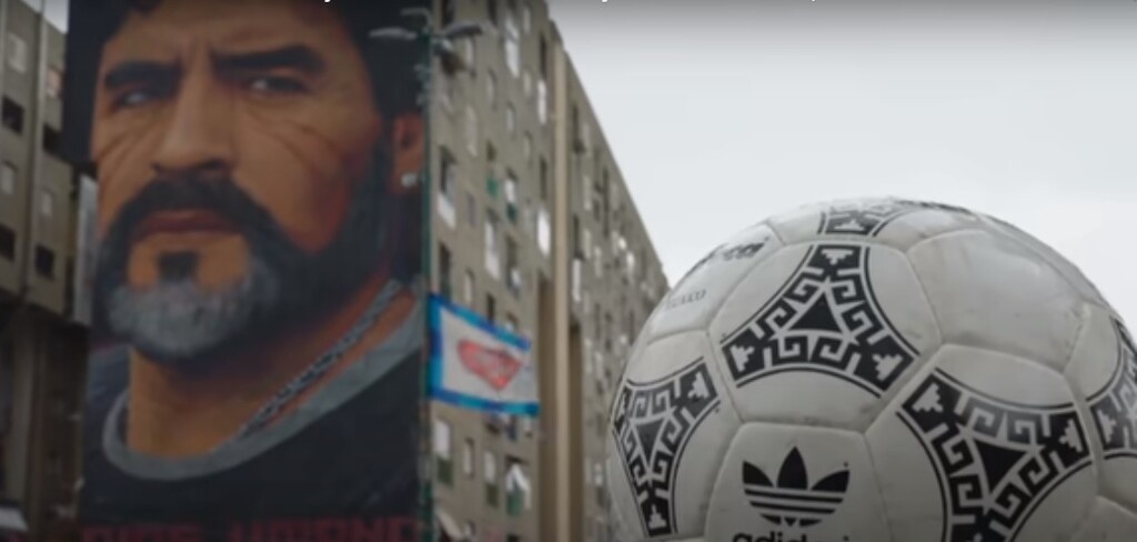 Συγκλονιστικό βίντεο: Το τελευταίο αντίο της... μπάλας στον Ντιέγκο Μαραντόνα (video)