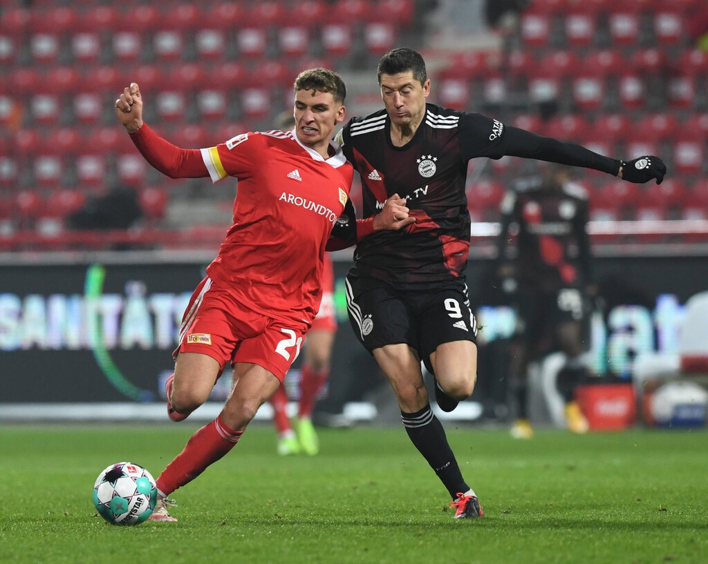 Bundesliga: Κόλλησε η Μπάγερν και συγκατοικεί με την Λειψία στην κορυφή (video)