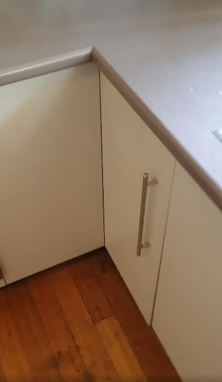 Αγόρασαν νέο σπίτι - «Πάγωσαν» μόλις είδαν τι ήταν στην κουζίνα (photos+video)