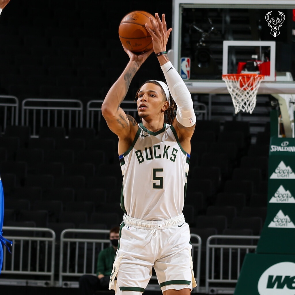 NBA: Επιστροφή με double double ο Αντετοκούνμπο (photos+videos)