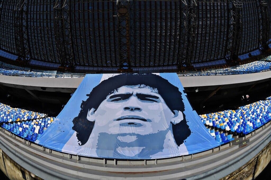 Μαραντόνα: Το δώρο των Ultras της Παρί στη Νάπολι! (Photos)