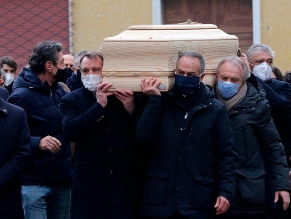 Ρόσι: Βεβήλωσαν την μνήμη του - Λήστεψαν το σπίτι του την ώρα της κηδείας (photos)