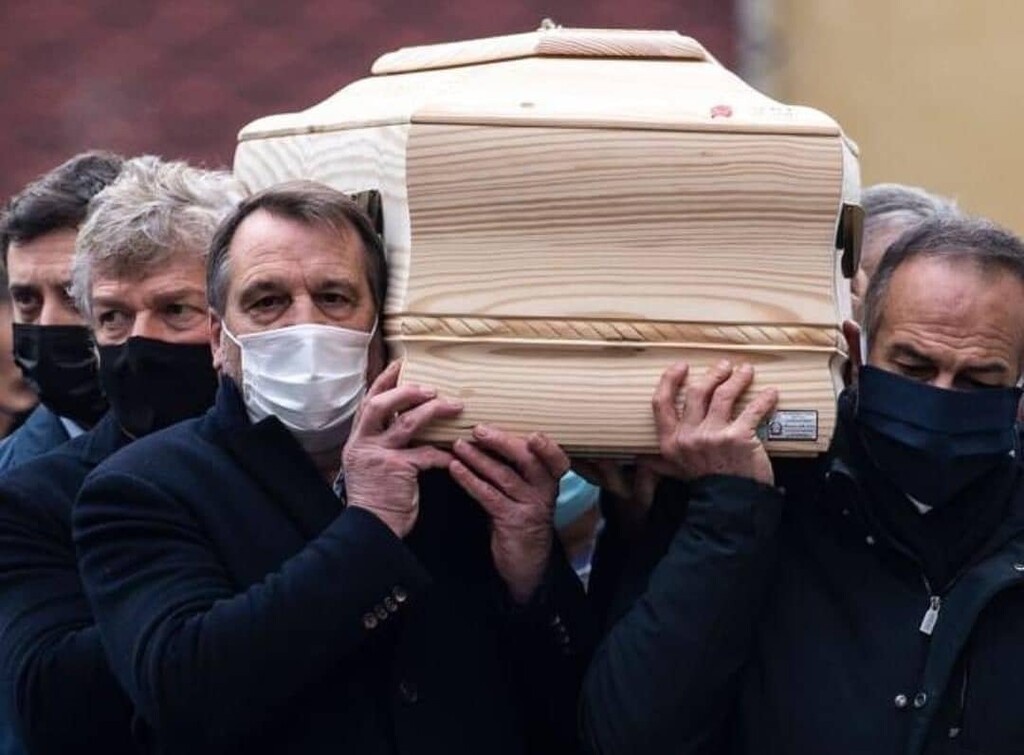 Ρόσι: Βεβήλωσαν την μνήμη του - Λήστεψαν το σπίτι του την ώρα της κηδείας (photos)