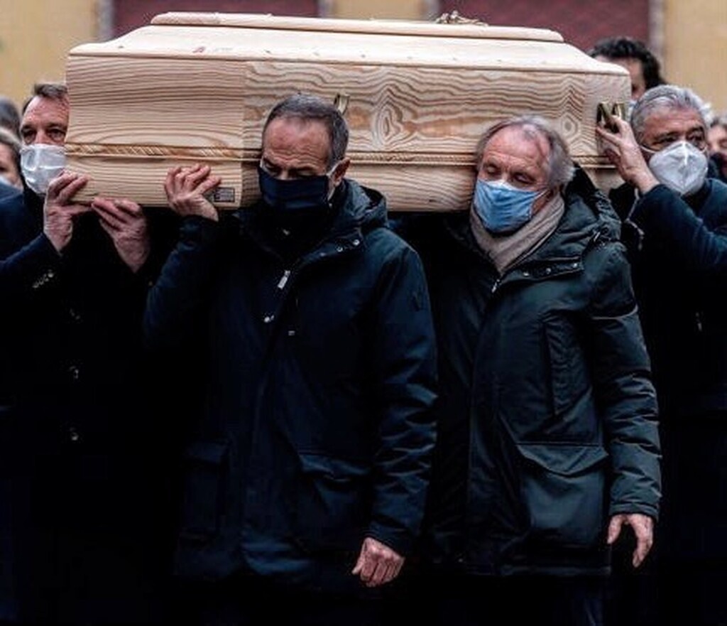 Ρόσι: Βεβήλωσαν την μνήμη του - Λήστεψαν το σπίτι του την ώρα της κηδείας (photos)