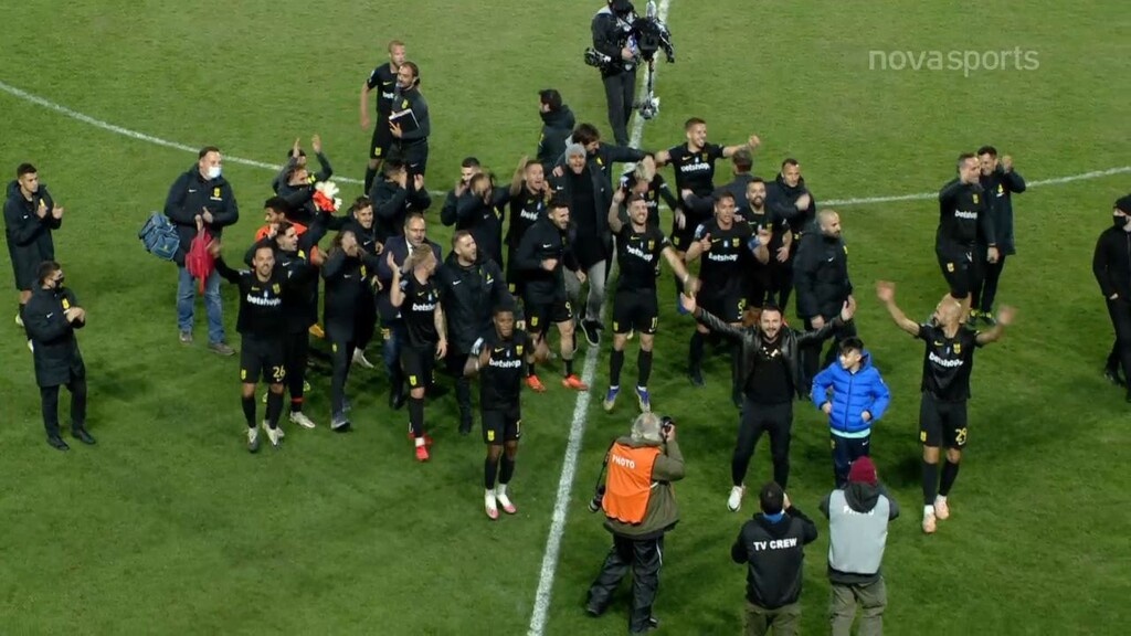 Άρης-ΠΑΟΚ: «Είναι τρελός ο πρόεδρος» - Έξαλλοι πανηγυρισμοί Καρυπίδη με παίκτες (video+photos)