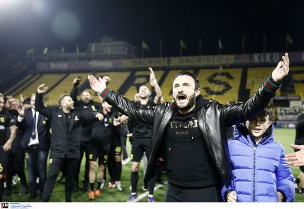 Άρης-ΠΑΟΚ: «Είναι τρελός ο πρόεδρος» - Έξαλλοι πανηγυρισμοί Καρυπίδη με παίκτες (video+photos)