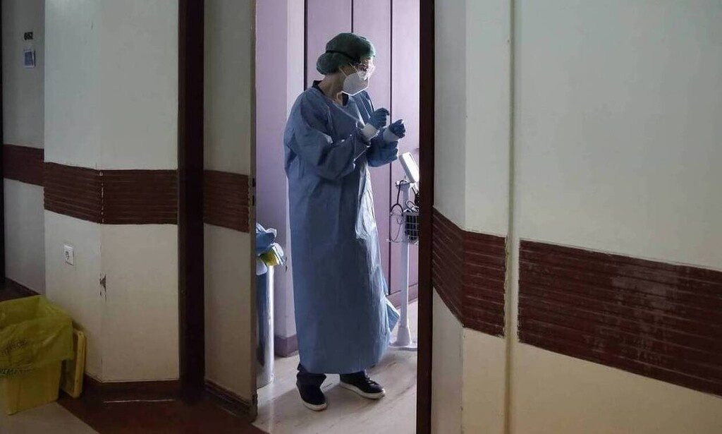 Κρούσματα σήμερα: 1.240 νέα ανακοίνωσε ο ΕΟΔΥ - 98 νεκροί σε 24 ώρες, στους 550 οι διασωληνωμένοι