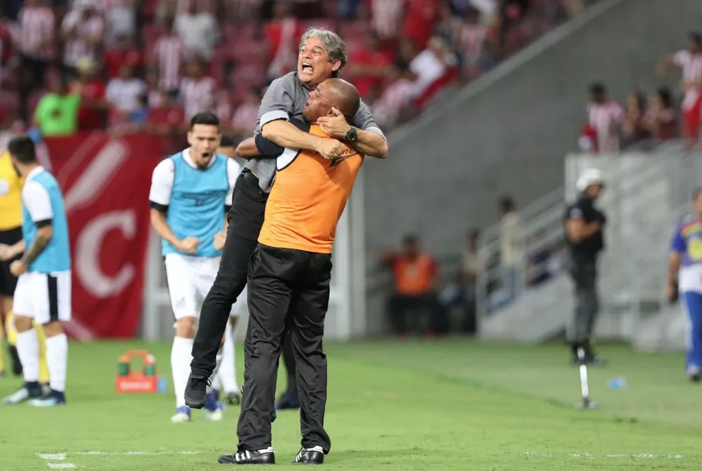 Κορονοϊός: Πέθανε προπονητής στη Βραζιλία (photos)