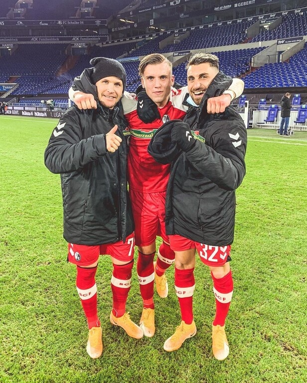 Bundesliga: Η Φράιμπουργκ κράτησε στον βυθό την Σάλκε! (video+photos)