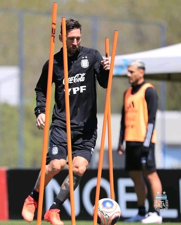 Παρί Σεν Ζερμέν: Η συμφωνία με Μέσι, η εντολή στα καταστήματα και οι φήμες