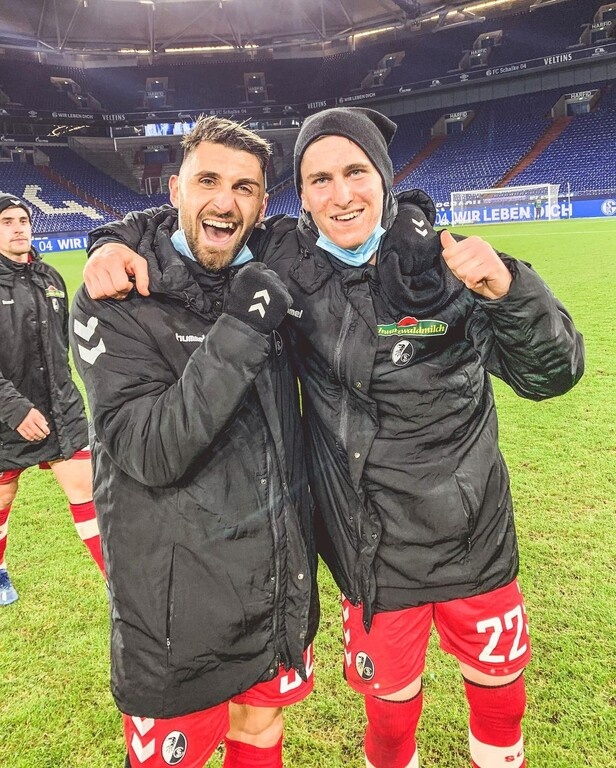 Bundesliga: Η Φράιμπουργκ κράτησε στον βυθό την Σάλκε! (video+photos)