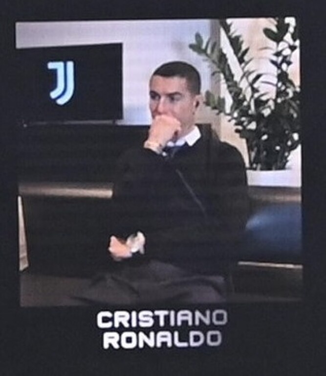 FIFA Awards: Βυθισμένος στις σκέψεις του - Η αντίδραση Κριστιάνο Ρονάλντο με «Λέβα»! (photos)