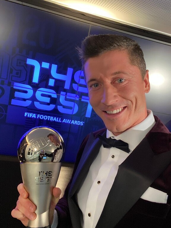 FIFA Awards: Ο Μαραντόνα, ο Ρόσι και η έκπληξη στον Λεβαντόφσκι (video)