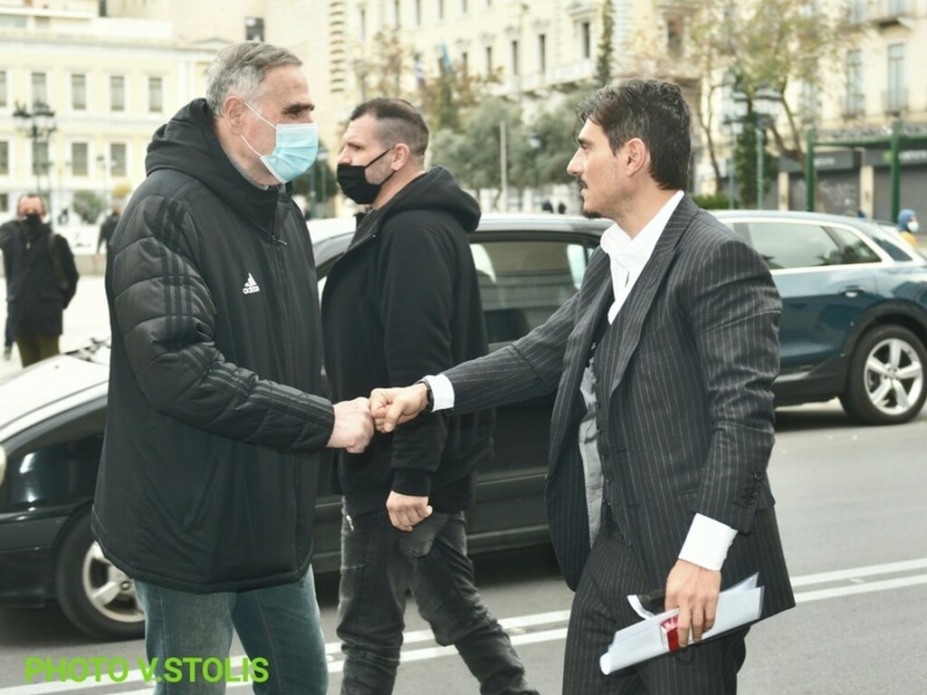 Στο Δημαρχείο Αθηνών ο Δημήτρης Γιαννακόπουλος (video)