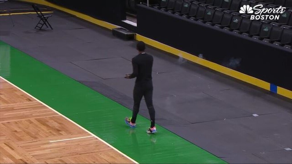 NBA: Δεν υπάρχει - Ο Ίρβινγκ βγήκε με… λιβανιστήρι στο παρκέ (video+photos)