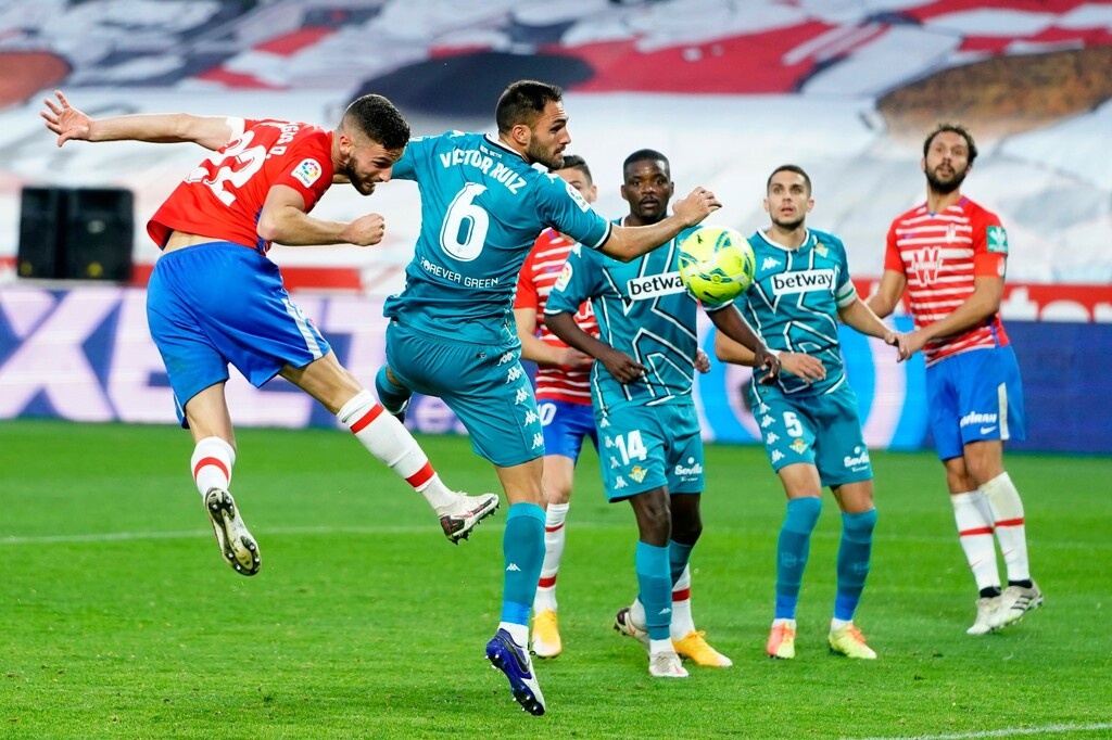 La Liga: Ανεβαίνει η Γρανάδα, «έπιασε» Μπαρτσελόνα! (Video & Photos)