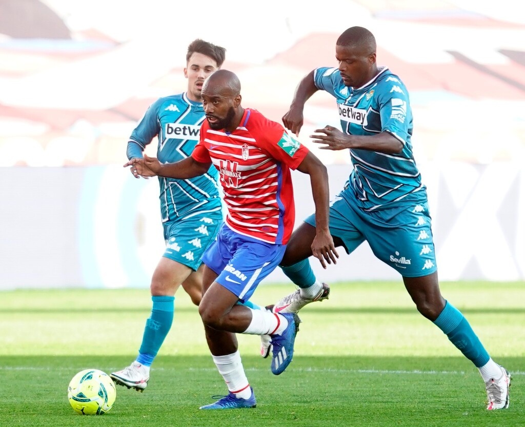 La Liga: Ανεβαίνει η Γρανάδα, «έπιασε» Μπαρτσελόνα! (Video & Photos)