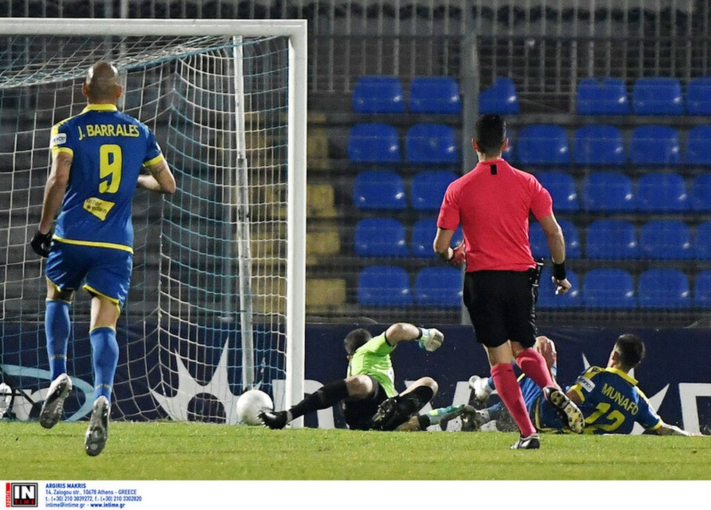 Μουνάφο: «Παιδικό φάουλ, πληρώσαμε τα λάθη» (video+photos)