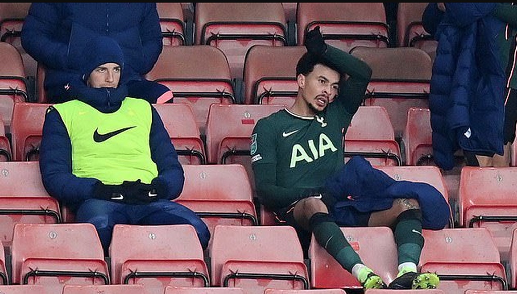 Τότεναμ: Έξαλλος στην αλλαγή του ο Ντέλε Άλι - Απίστευτες εικόνες (photos)