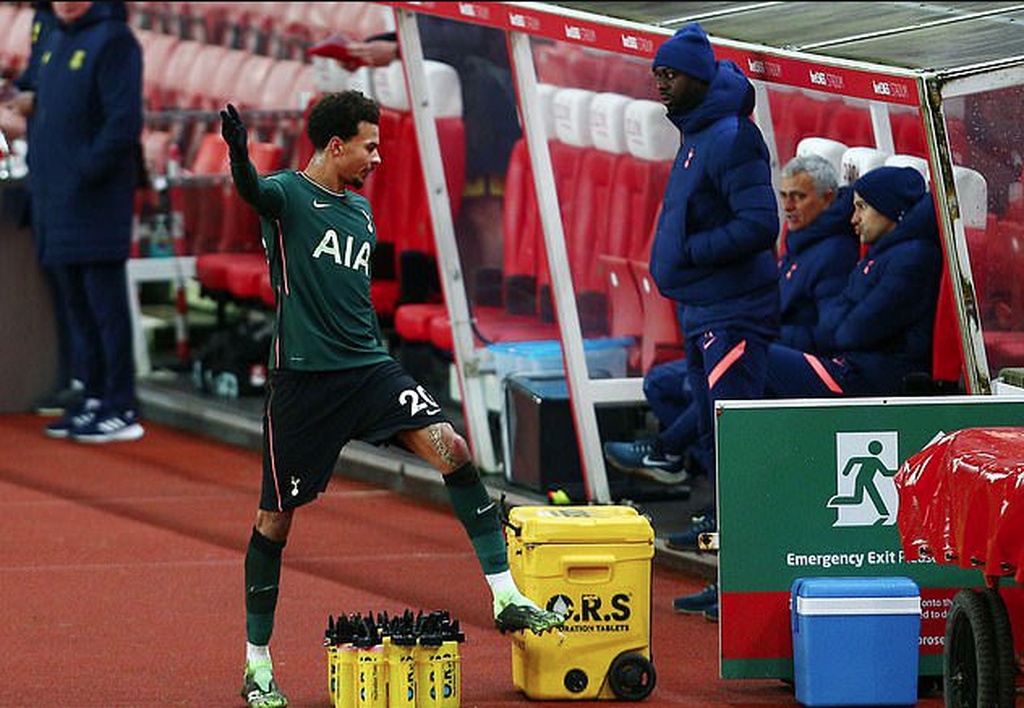 Τότεναμ: Έξαλλος στην αλλαγή του ο Ντέλε Άλι - Απίστευτες εικόνες (photos)